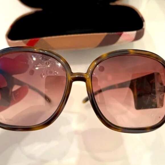 Burberry Vintage Sunglasses - Picture 8 of 10